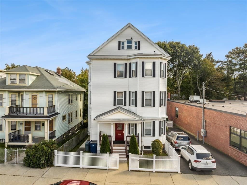 146 Spring St photo 2