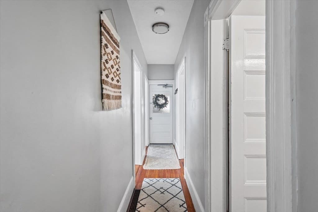 146 Spring St photo 5