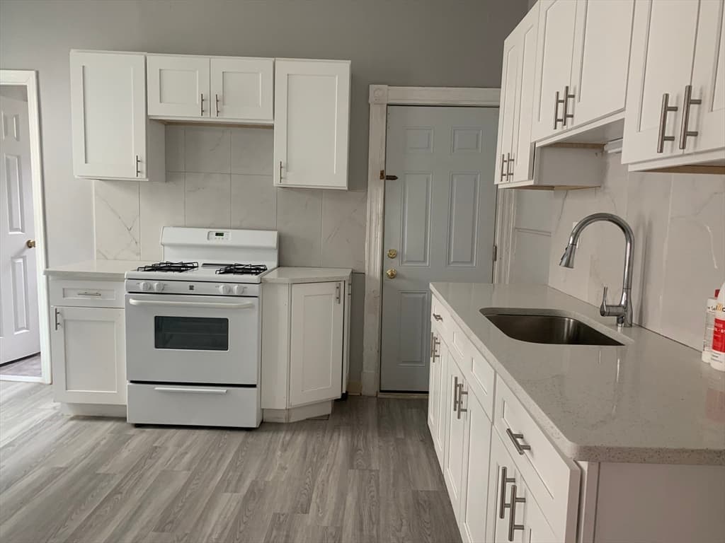 48 Havelock St #2 photo 2