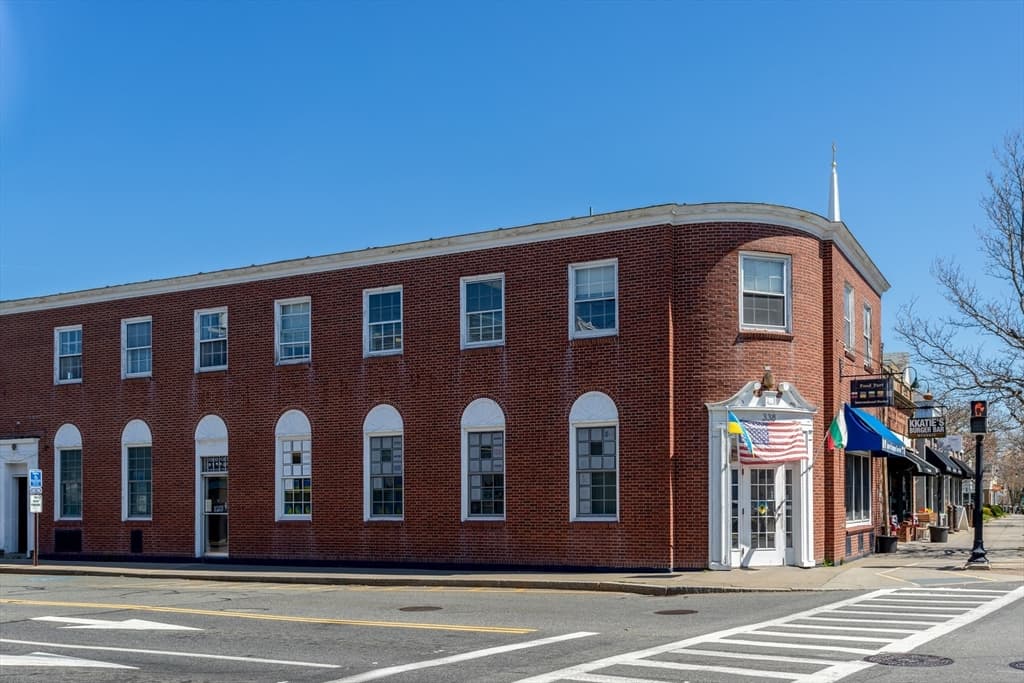 338 Main St photo 2