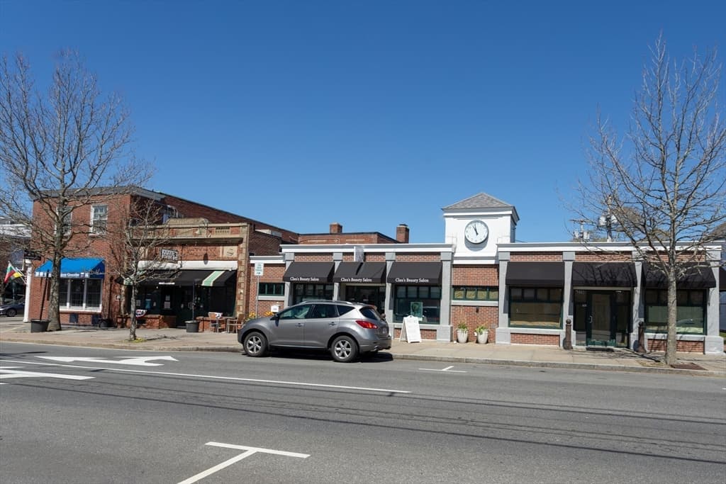 338 Main St photo 3