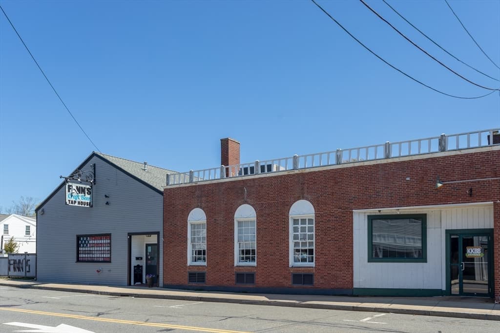 334 Main St photo 2
