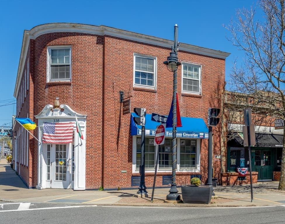 334 Main St photo 3