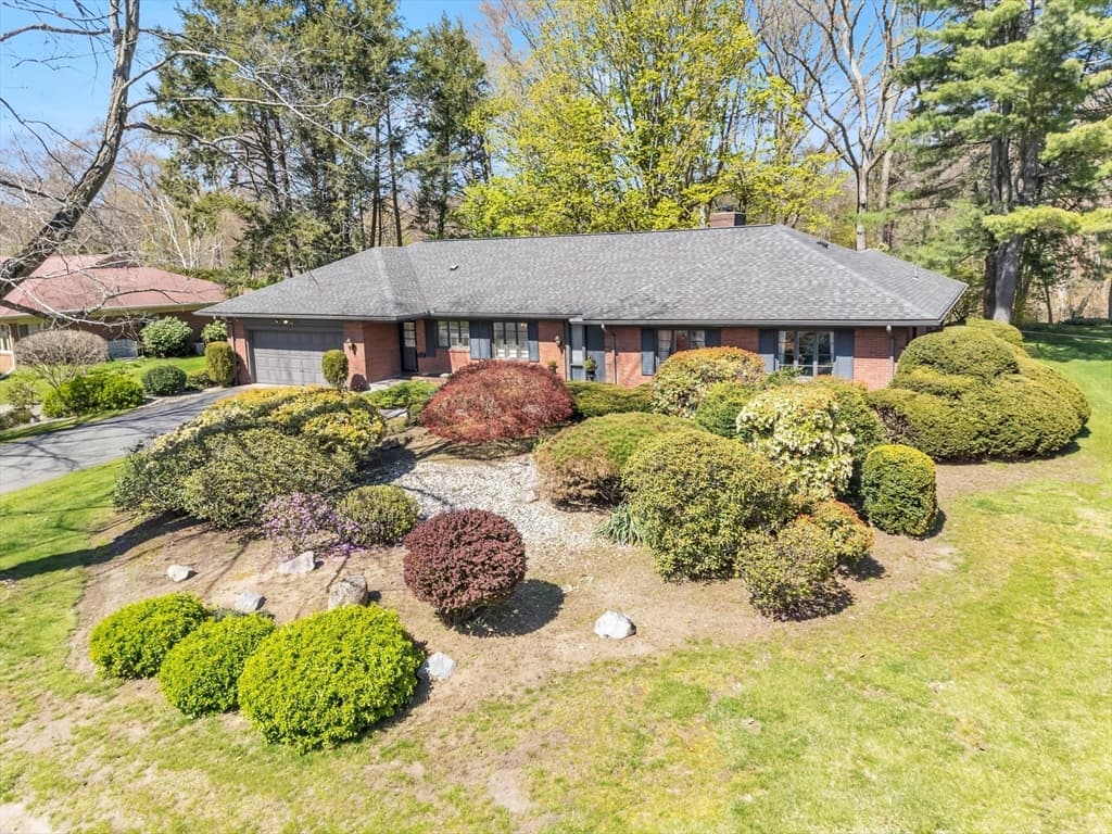 104 Wheel Meadow Dr photo 2