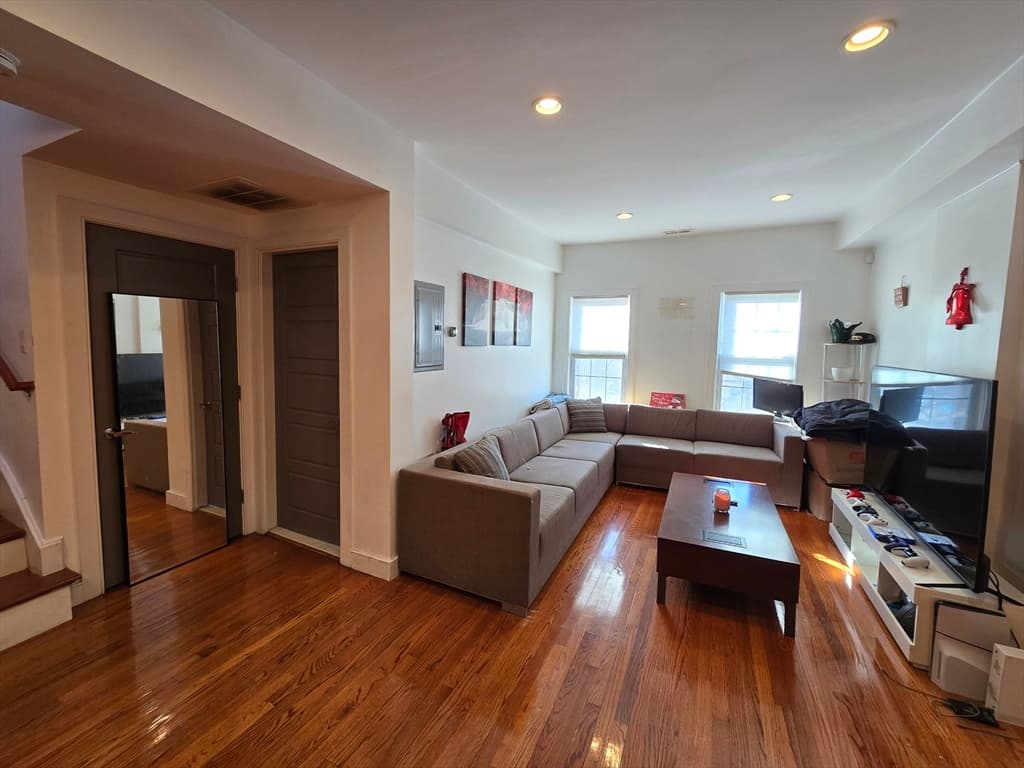 2 Mount Pleasant Pl #2 photo 3