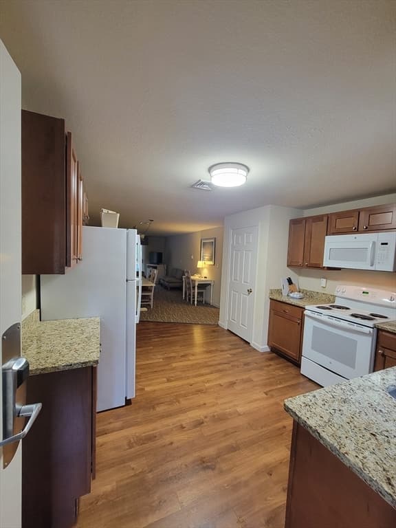 141 Great Neck Road South #604, Wk 15 photo 3