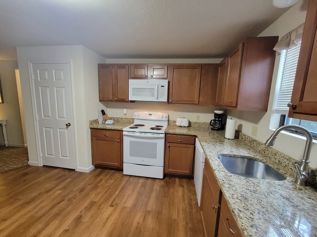 141 Great Neck Road South #604, Wk 15 photo 5