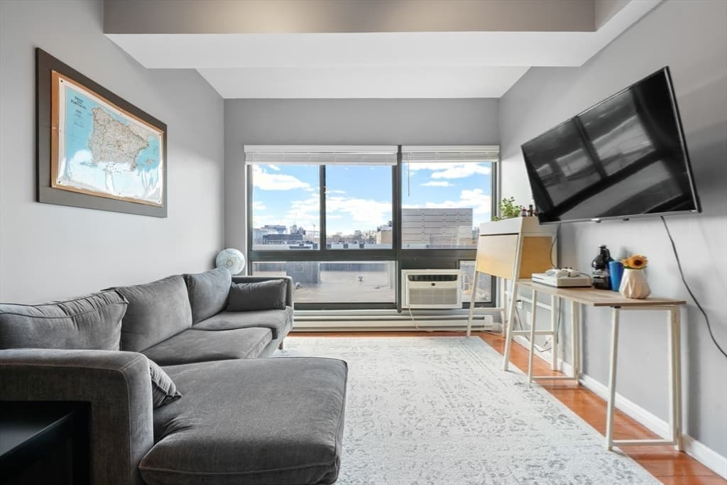12 Stoneholm St #621 photo 3