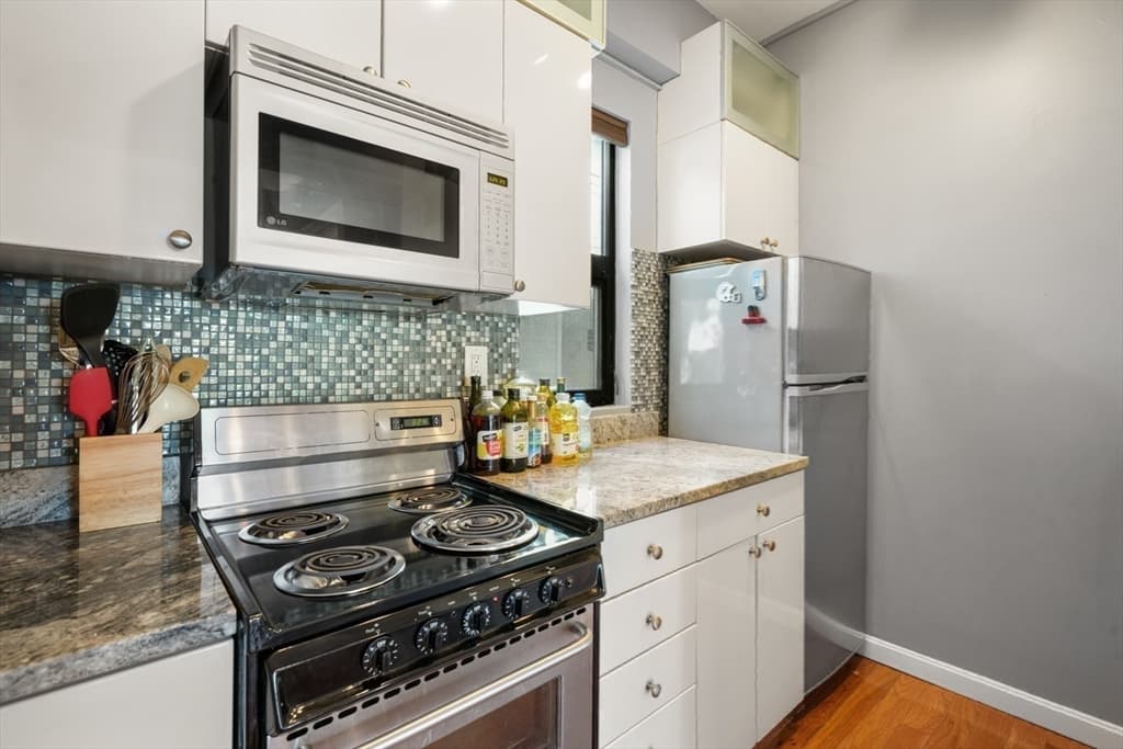 12 Stoneholm St #621 photo 4