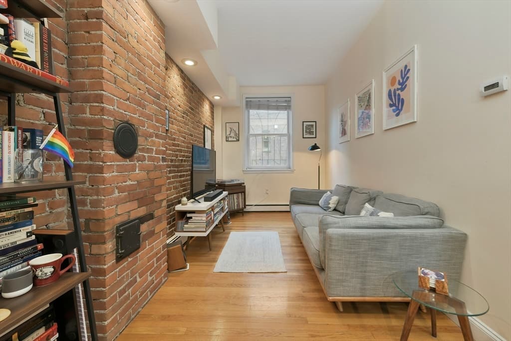 198 Saint Botolph St #5 photo 2