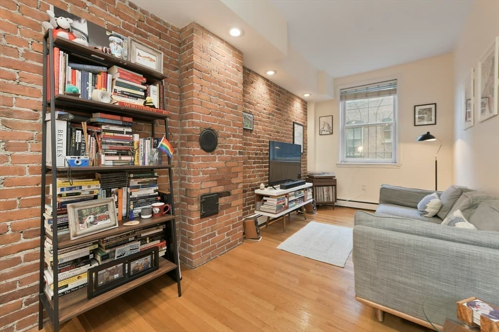 198 Saint Botolph St #5 photo 3