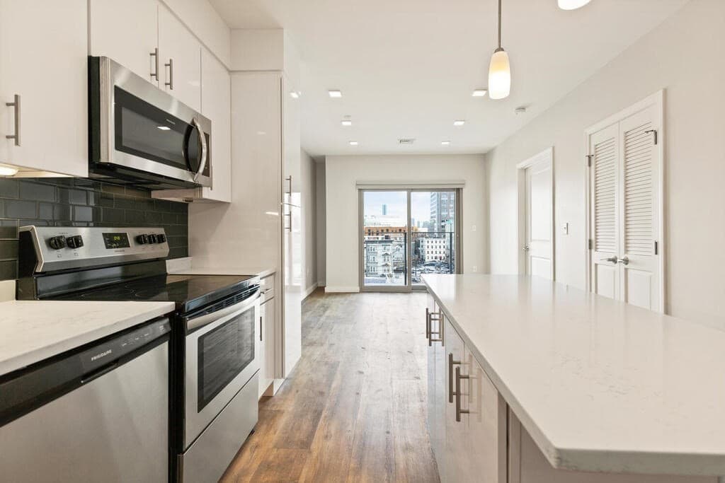 10 Essex St. #407
