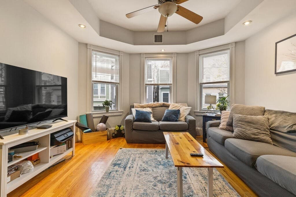 93 Old Harbor St #2