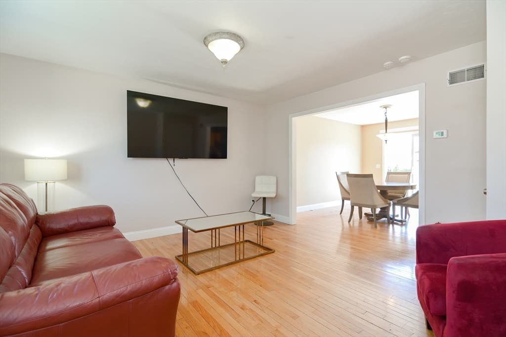 119 Tobin St photo 3
