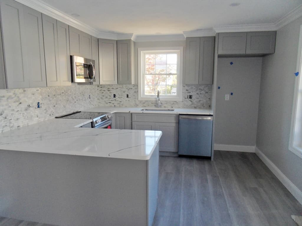 23A North Main #A photo 4