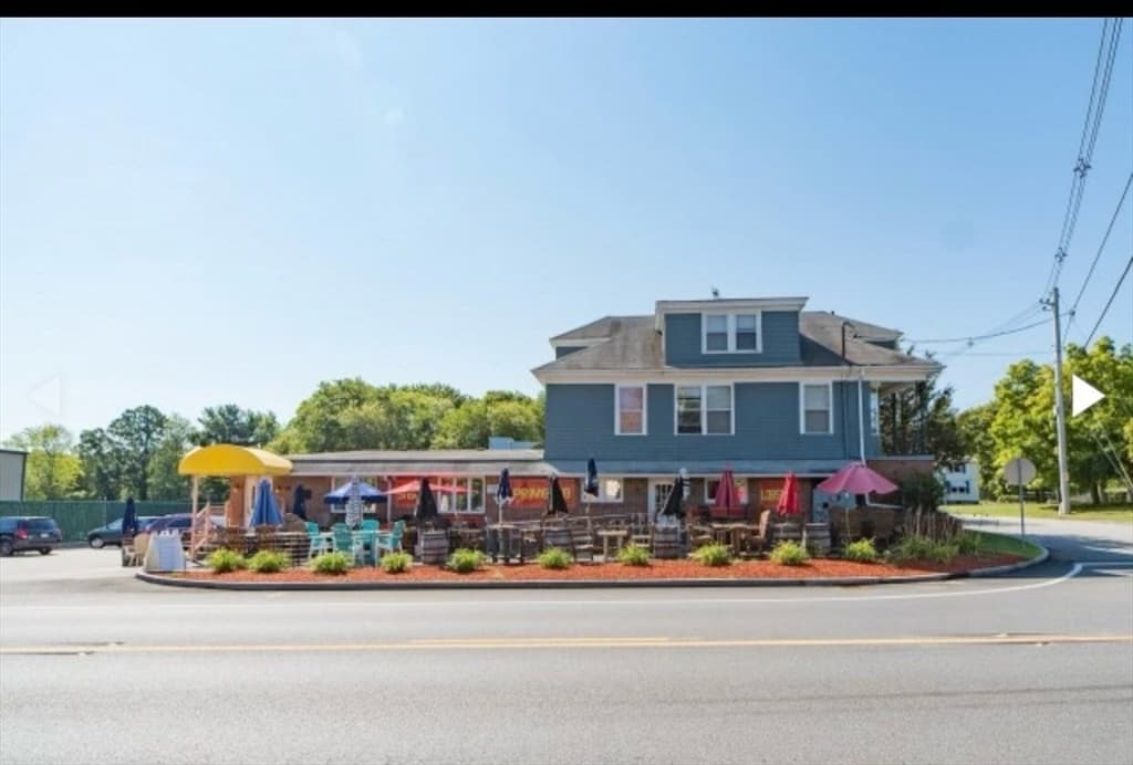 569 Winthrop Street photo 2