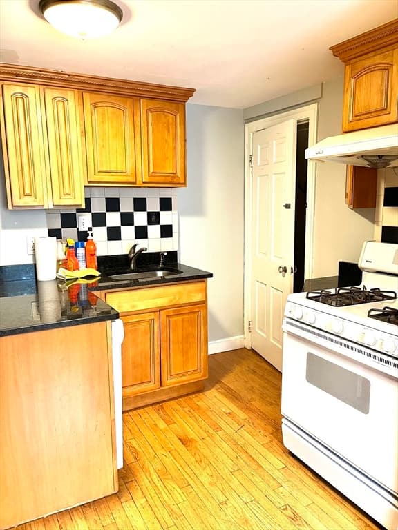 247 Washington St #4 photo 2