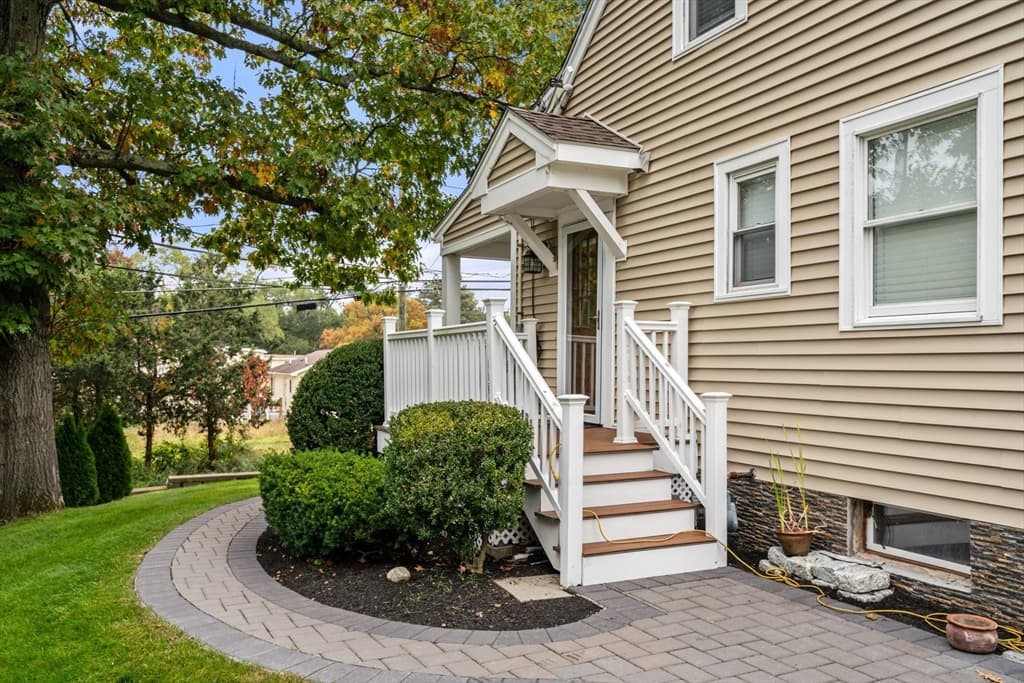 63 Pine St photo 2