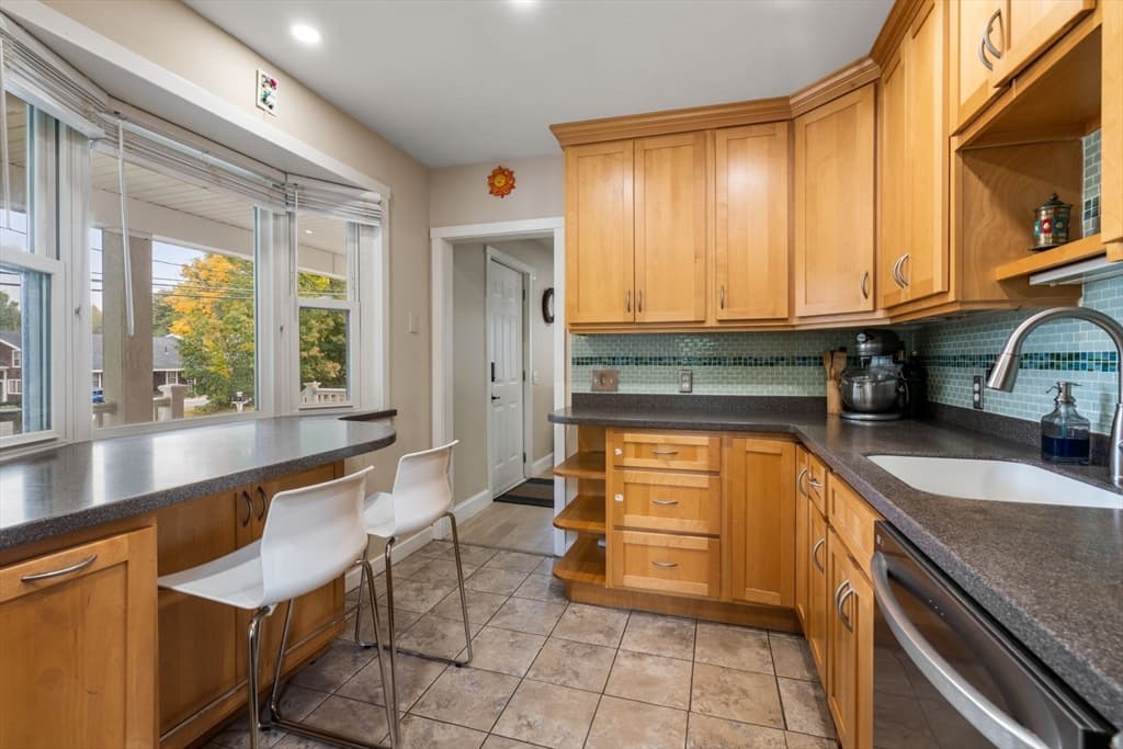 63 Pine St photo 5