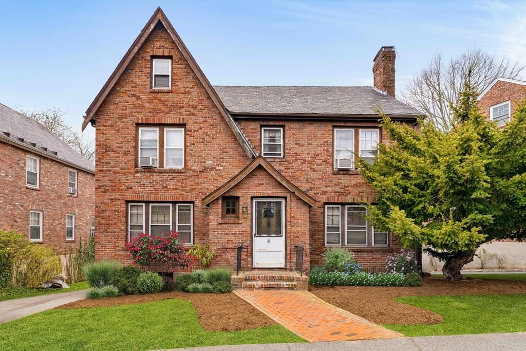 16 Blake Rd