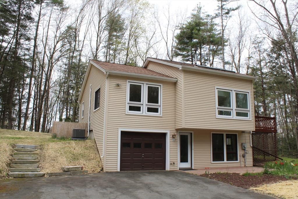 19 Ledgewood Dr