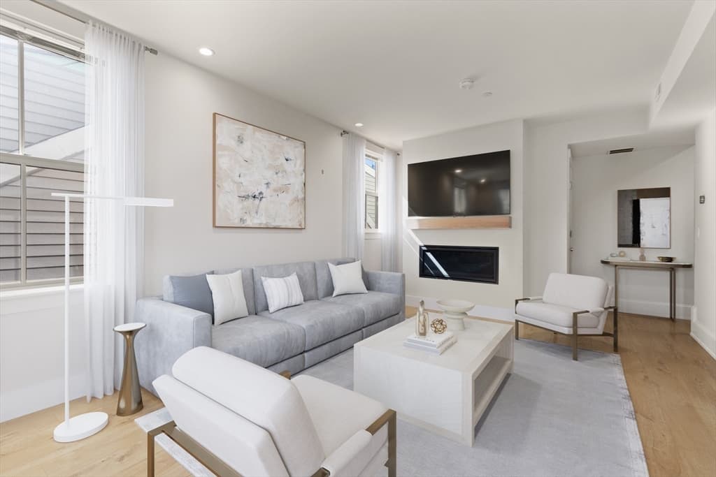 447 W 4th St. #2