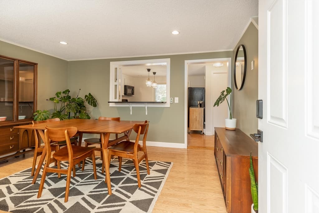 270 Sunderland Rd #30 photo 2