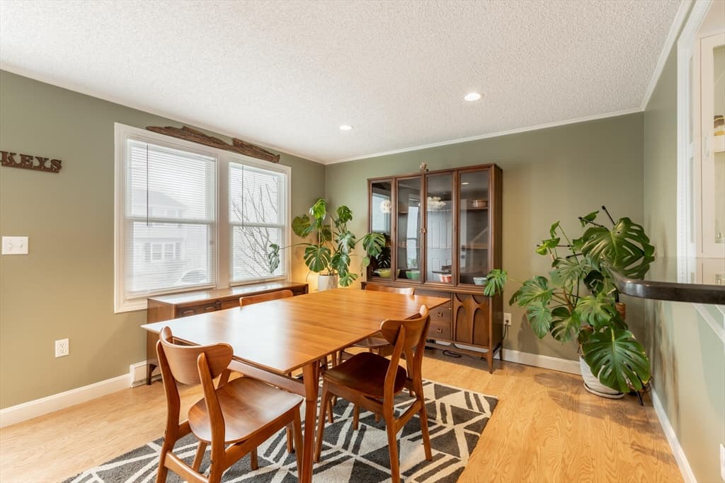 270 Sunderland Rd #30 photo 3