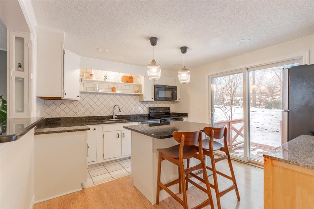 270 Sunderland Rd #30 photo 5