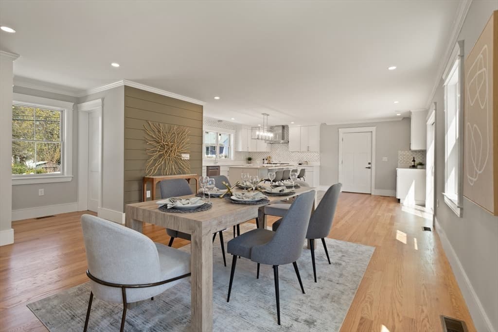 587 Winthrop Street photo 4