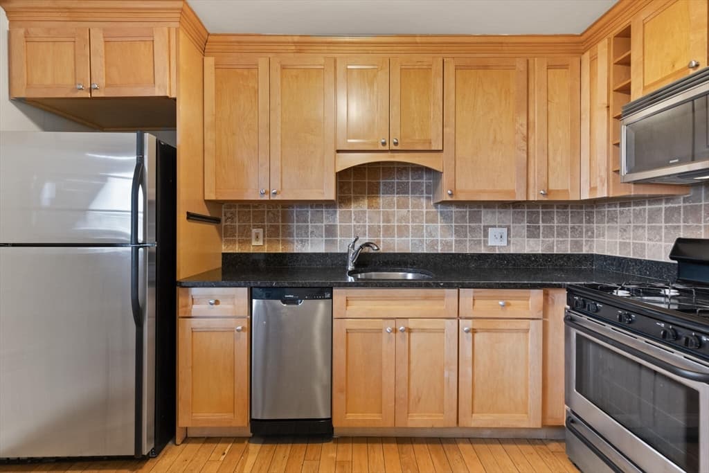 267 Lexington St #3