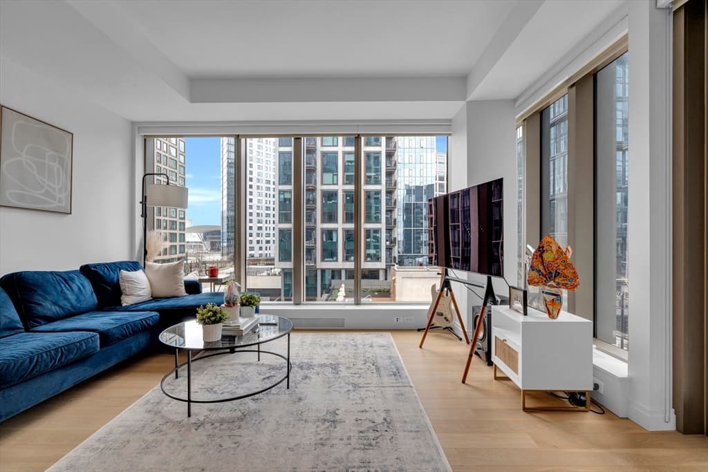 133 Seaport Blvd #705 photo 2