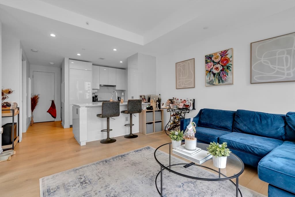 133 Seaport Blvd #705 photo 3