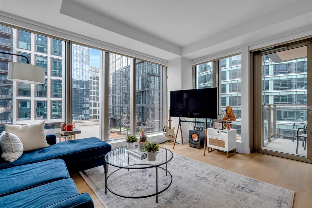 133 Seaport Blvd #705