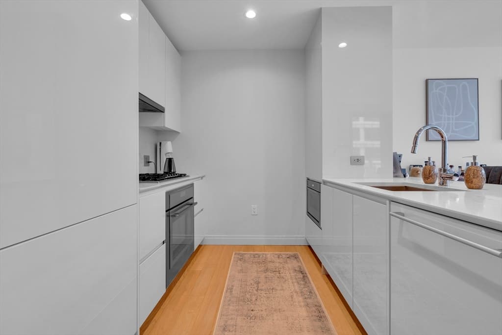 133 Seaport Blvd #705 photo 5