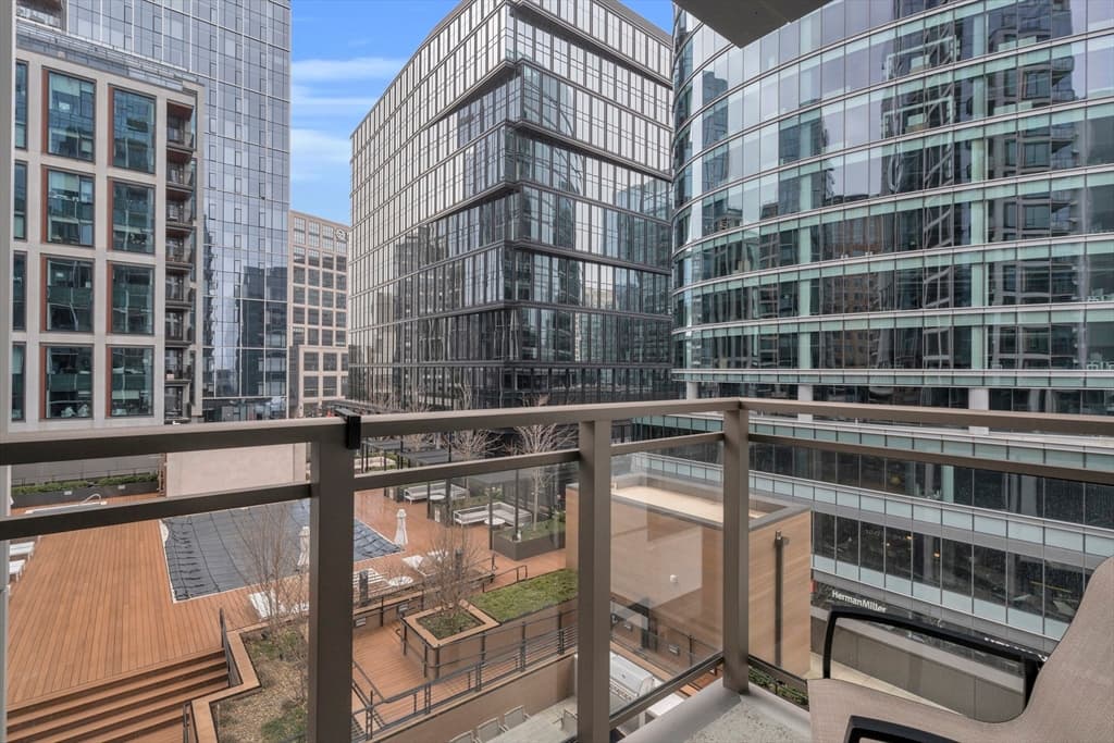 133 Seaport Blvd #705 photo 4
