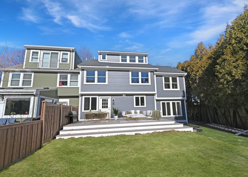 21 Cornelius Way photo 2