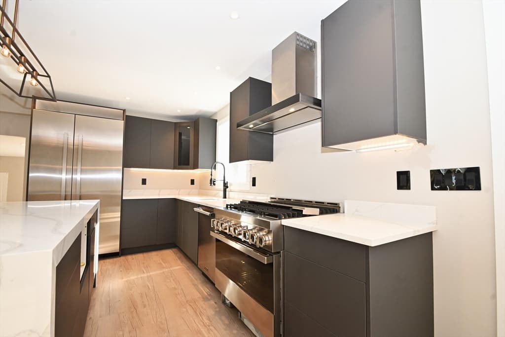 21 Cornelius Way photo 4