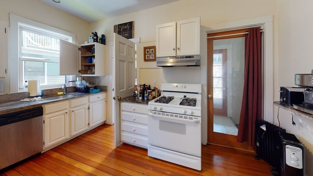 96 Columbia St #2