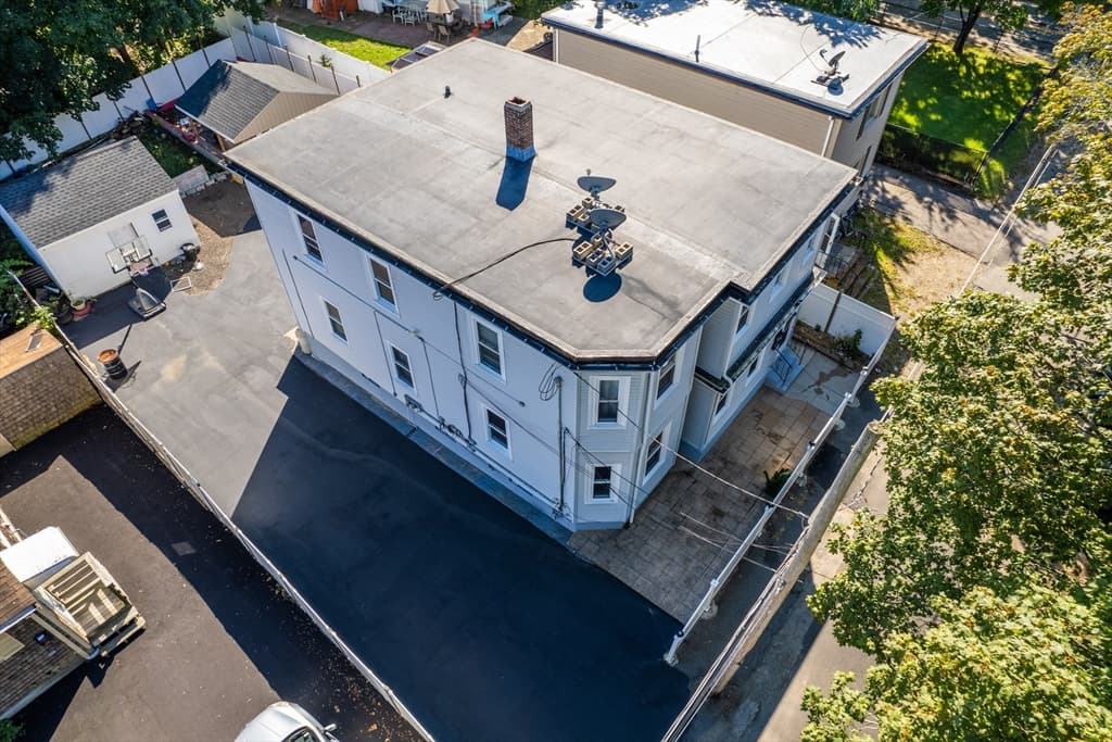 11 Wellington Pl photo 2