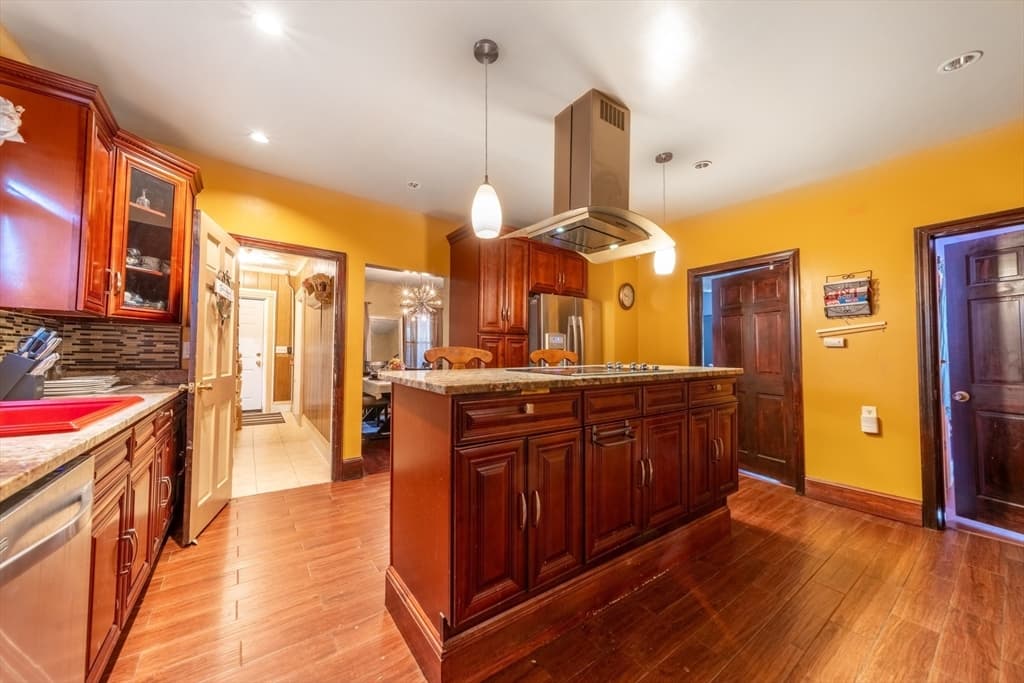 11 Wellington Pl photo 3