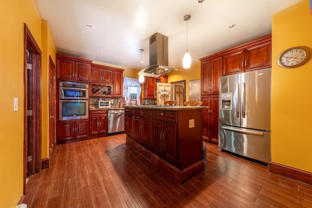 11 Wellington Pl photo 4