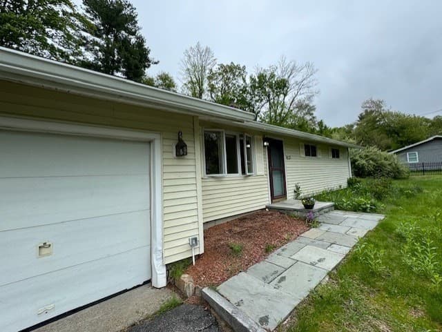 32 Colonial Way photo 2