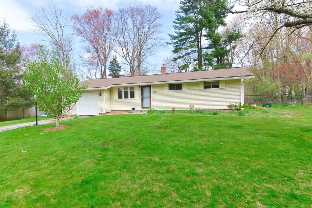 32 Colonial Way