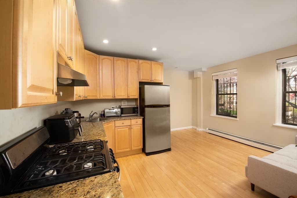 64 Queensberry St #101 photo 3