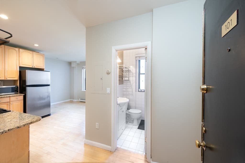 64 Queensberry St #101 photo 5