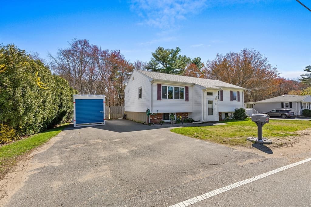 243 Myricks St photo 3