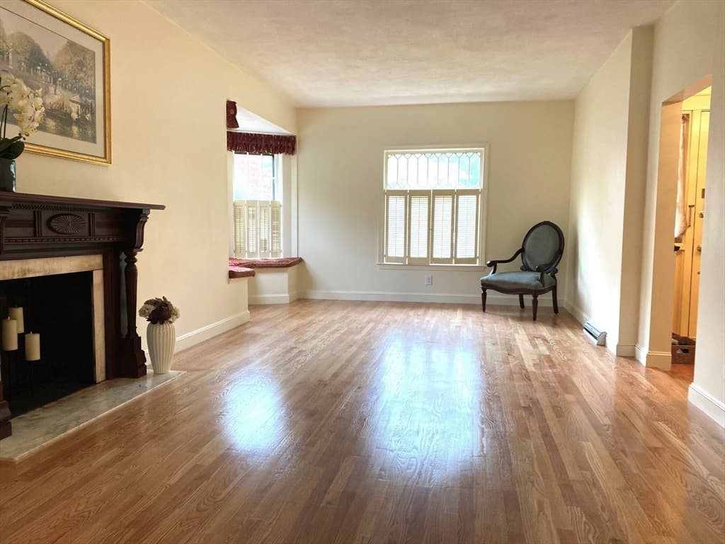 225 Walnut St photo 3