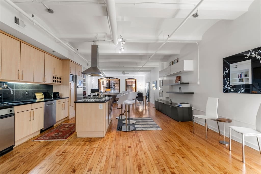 121 Beach #403 photo 2