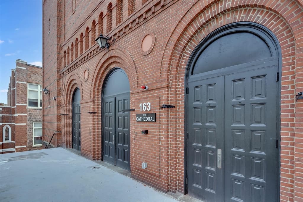 163 Chestnut #C106 photo 4